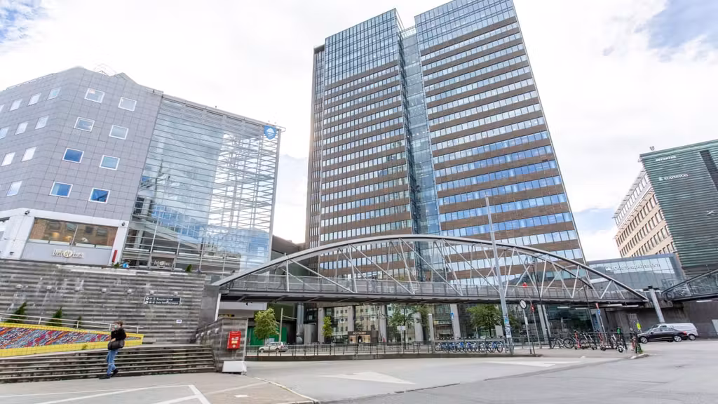 Kontor for 1-2 ansatte med utsikt over Oslo S