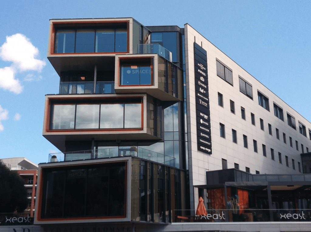 Kontor for 10-14 ansatte nær Handelshøyskolen BI