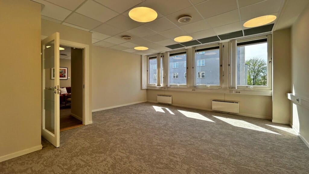 Lyst kontor for 3-5 ansatte i Bogstadveien