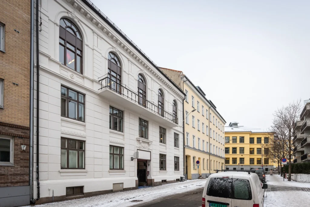 Kontorer i klassisk bygg med plass til 23–29 ansatte